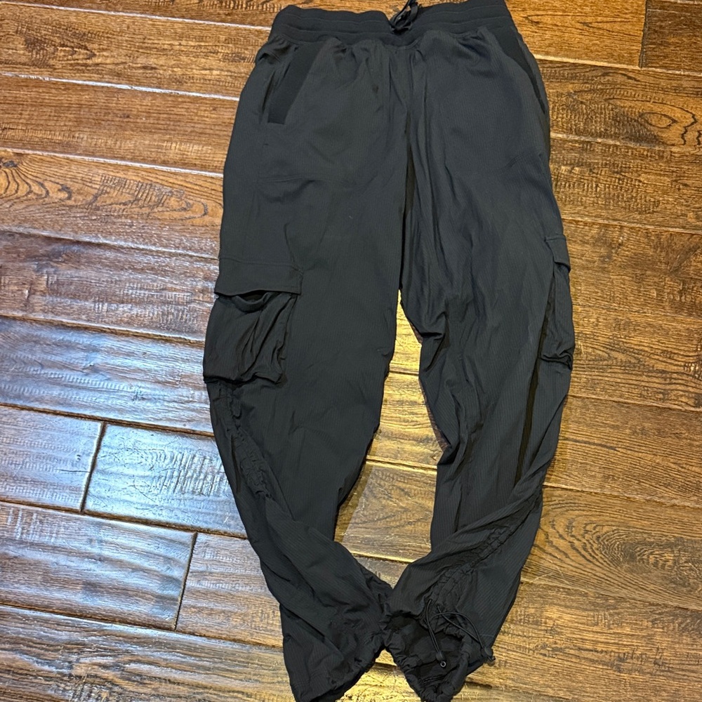 Lululemon small cargo dance
